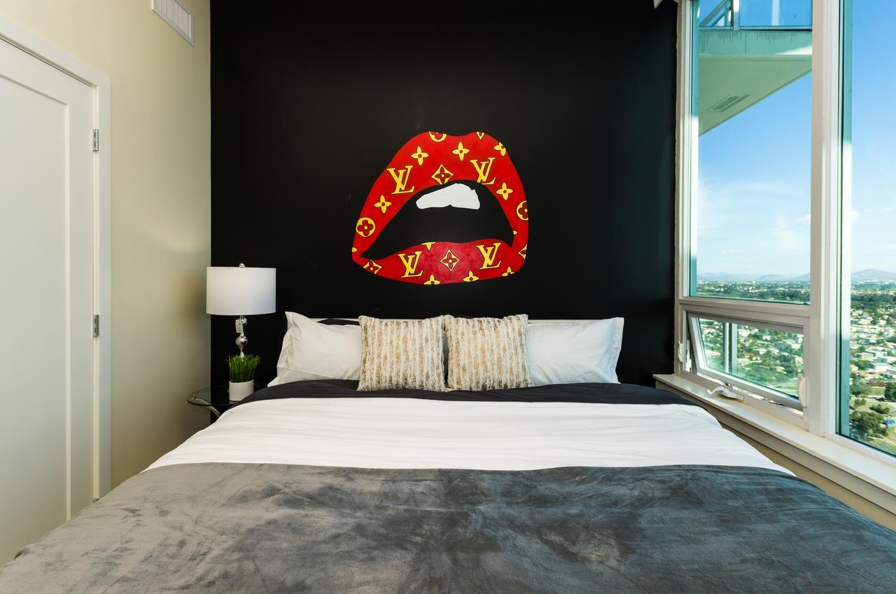 Popular Downtown Louis Vuitton 2600sqft Penthouse Apartment *